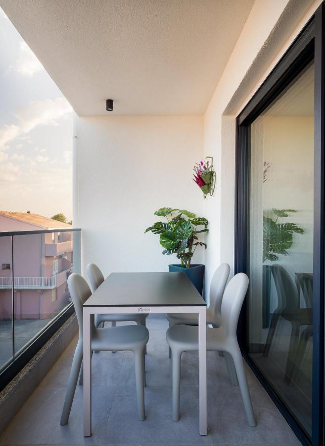 Luxury Apartment- Balcony- Private Rooftop And Jacuzzi- Common Pool 트로기르 외부 사진