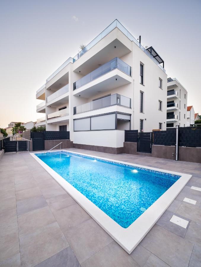 Luxury Apartment- Balcony- Private Rooftop And Jacuzzi- Common Pool 트로기르 외부 사진